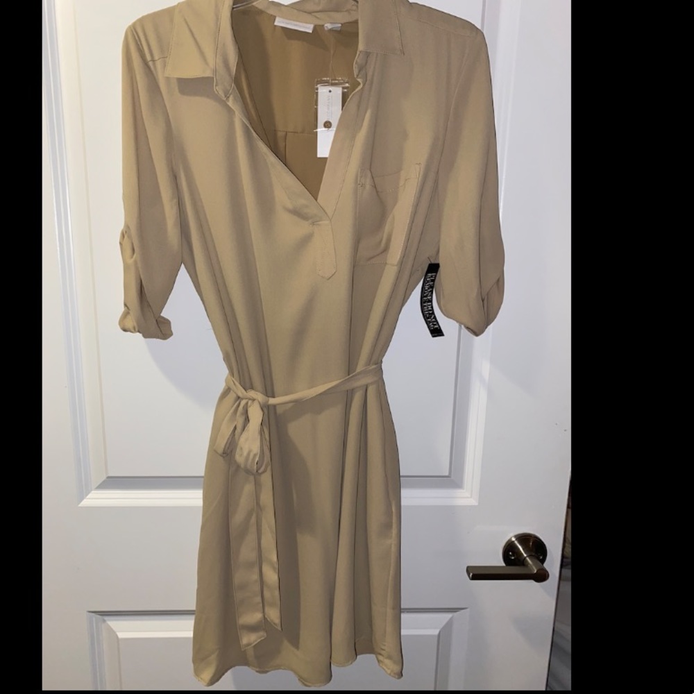 Belted dress with removable belt.